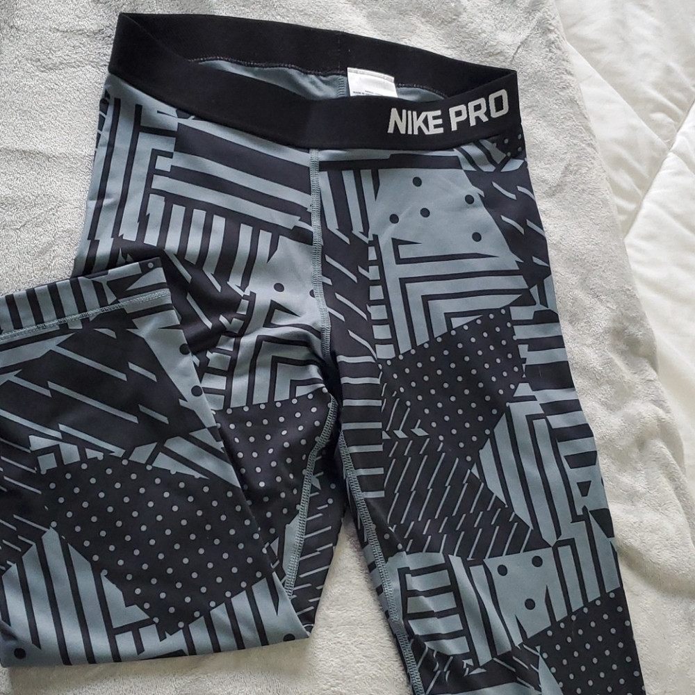 Nike Pro Dri-fit crop yoga pants